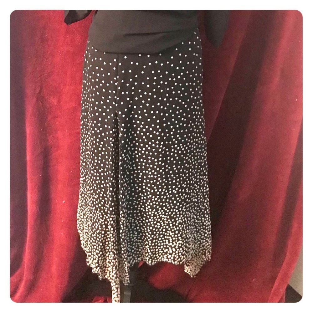 3/$13 Beautiful polka dot skirt